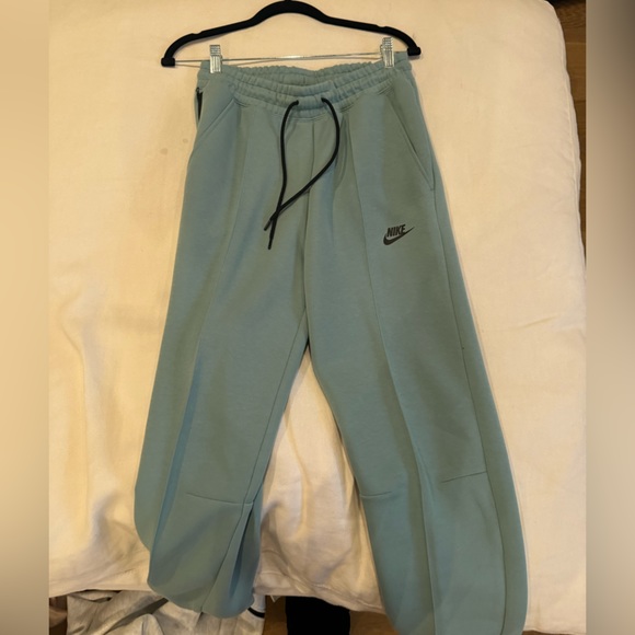 Nike tech fleece sweats - Picture 1 of 3